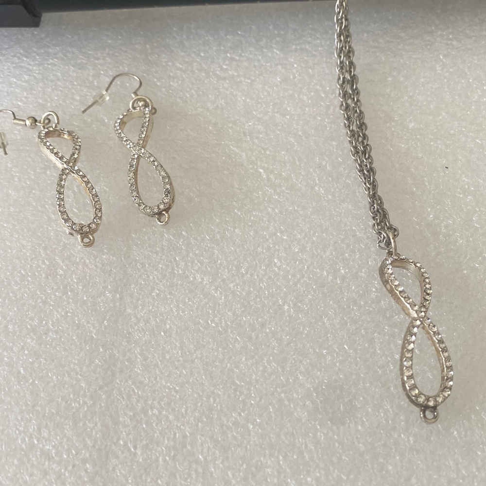 Elegant Silver Infinity Jewelry Set